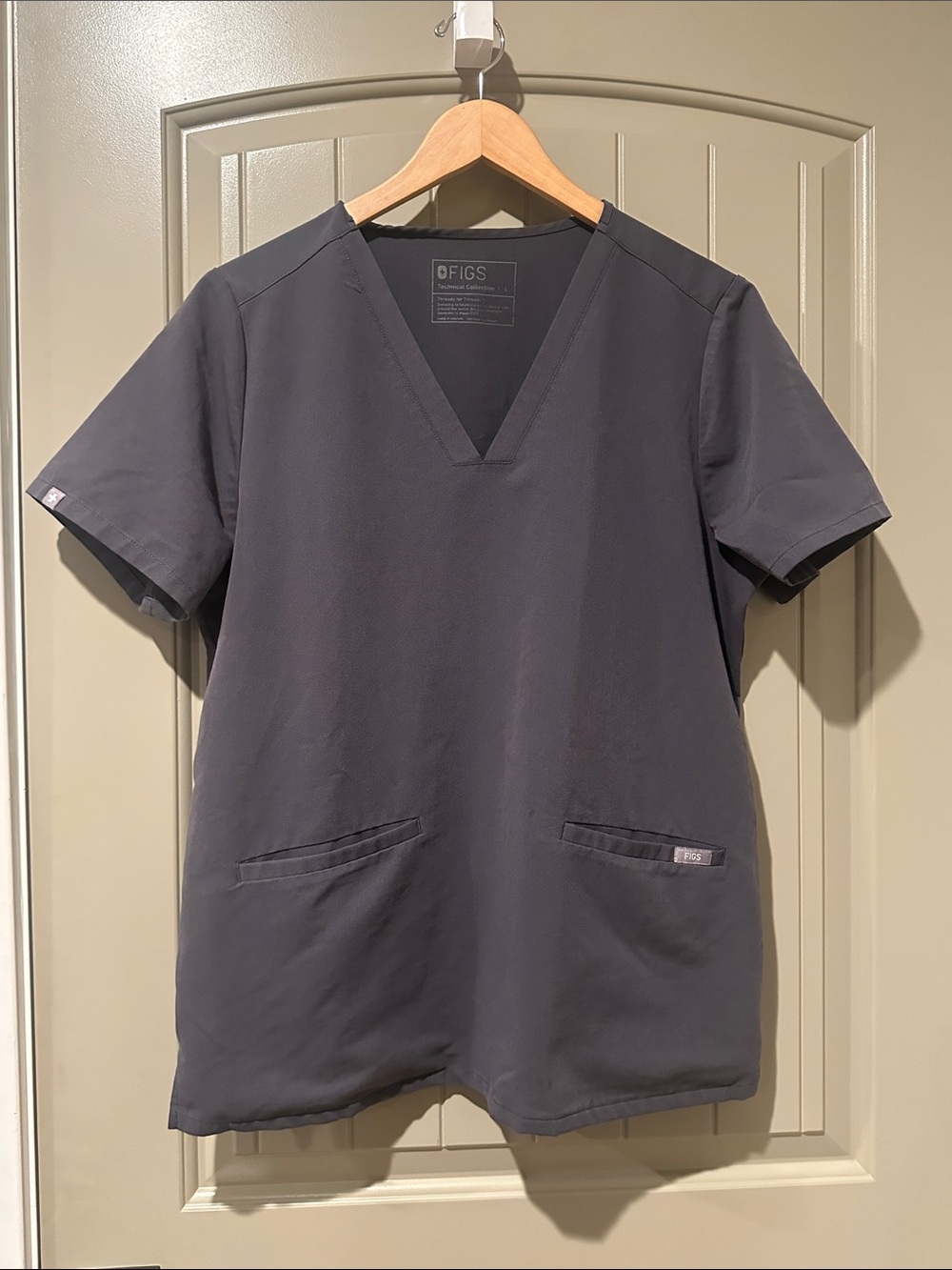 FIGS Charcoal Gray Casma L